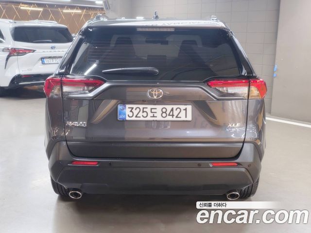 Toyota RAV4 5-го поколения 2.5 2WD Hybrid XLE - фото 2