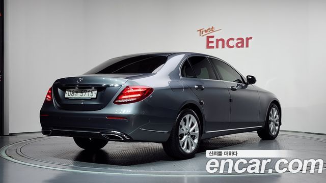 Mercedes-Benz E-Class W213 E220d Exclusive - фото 1