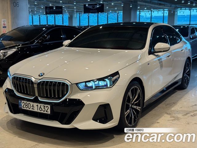 BMW 5-Series G60 530i xDrive M Sport - фото 0