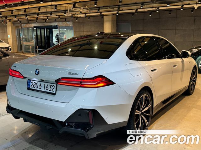 BMW 5-Series G60 530i xDrive M Sport - фото 1