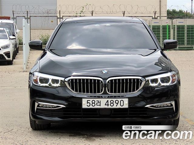 BMW 5-Series G30 520i Luxury - фото 0