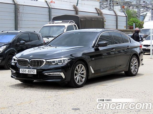 BMW 5-Series G30 520i Luxury - фото 1