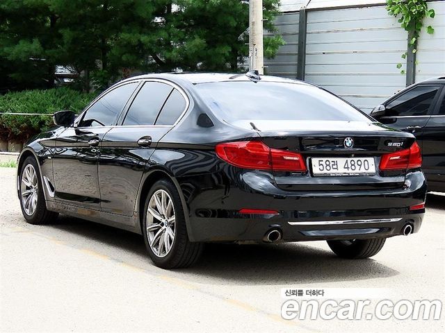 BMW 5-Series G30 520i Luxury - фото 2