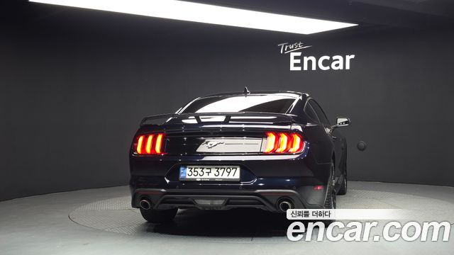 Ford Mustang Coupe - фото 3