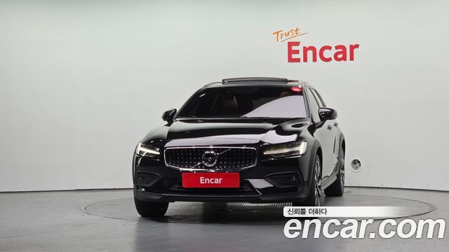 Volvo V60 Cross Country 2-го поколения B5 Pro AWD - фото 2