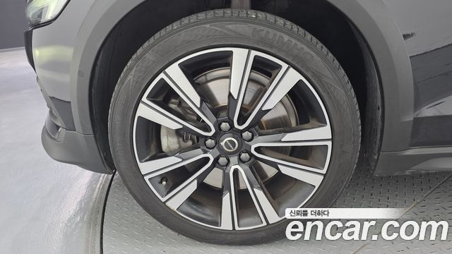 Volvo V60 Cross Country 2-го поколения B5 Pro AWD - фото 4