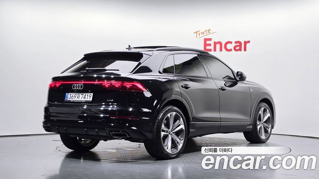 Audi Q8 55 TFSI Quattro Premium - фото 0
