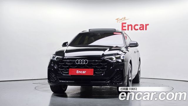 Audi Q8 55 TFSI Quattro Premium - фото 1