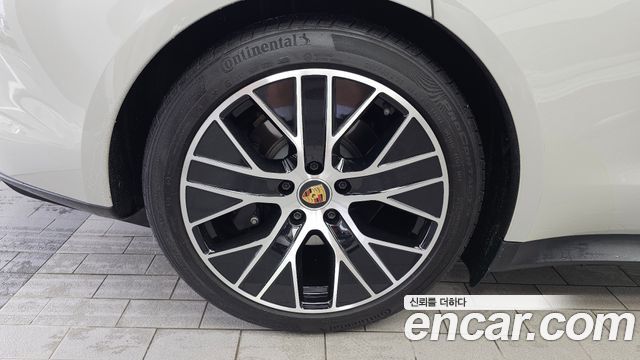 Porsche Taycan Base - фото 4