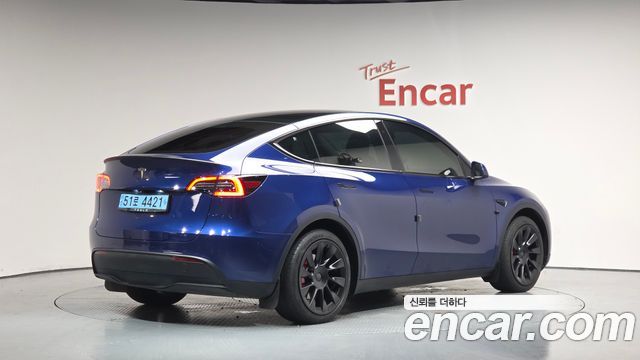 Tesla Model Y RWD - фото 0