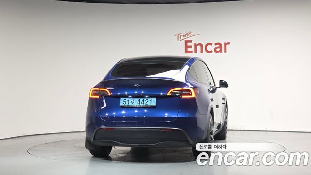 Tesla Model Y RWD - фото 2