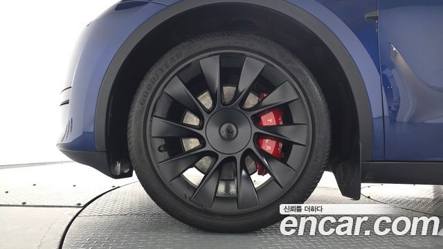 Tesla Model Y RWD - фото 3