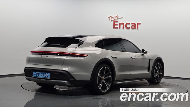 Porsche Taycan 4S Cross Turismo - фото 0