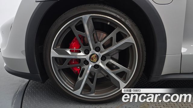 Porsche Taycan 4S Cross Turismo - фото 3