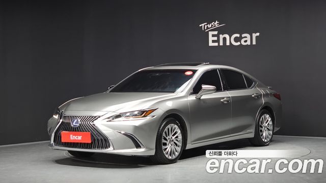 Lexus ES 300h 7-го поколения Executive - фото 0