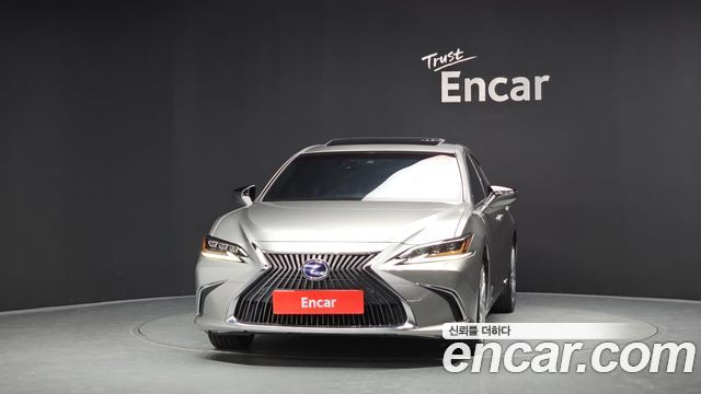 Lexus ES 300h 7-го поколения Executive - фото 2
