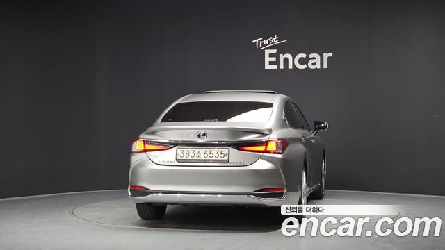 Lexus ES 300h 7-го поколения Executive - фото 3