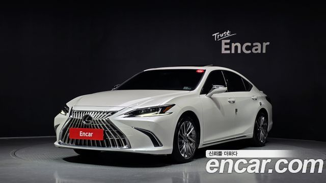 Lexus ES 300h 7-го поколения Executive - фото 0