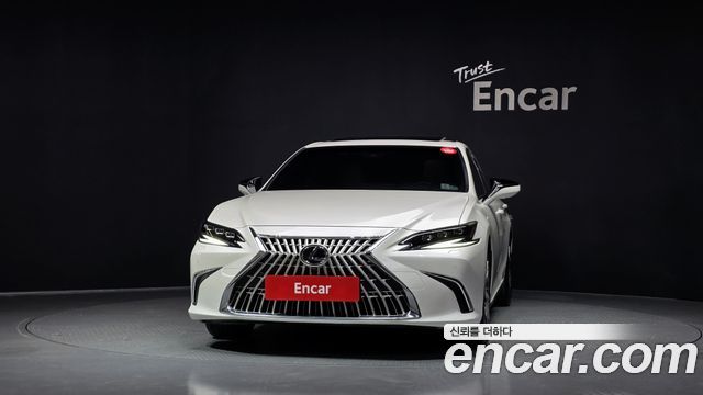 Lexus ES 300h 7-го поколения Executive - фото 2