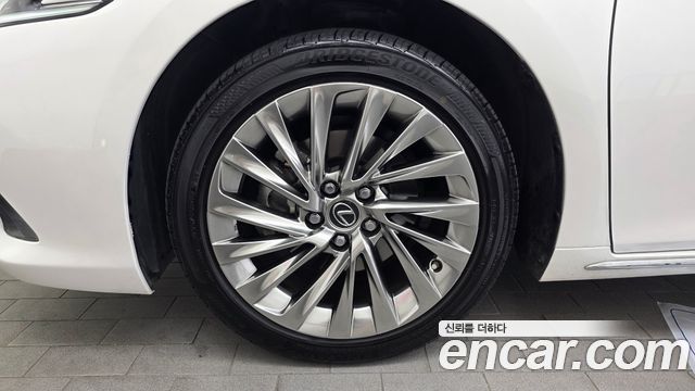 Lexus ES 300h 7-го поколения Executive - фото 4
