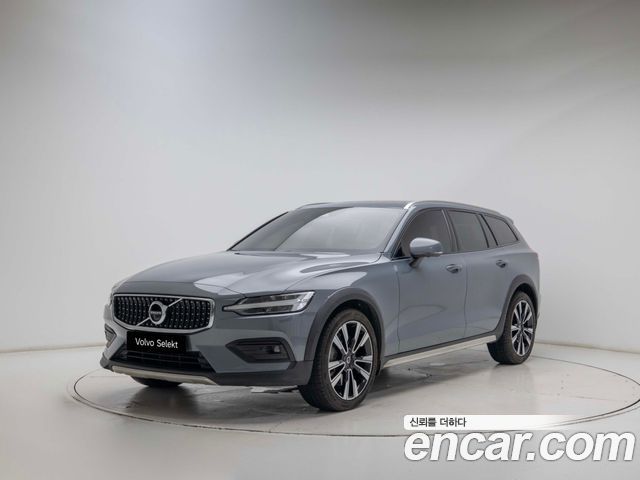 Volvo V60 Cross Country 2-го поколения B5 Pro AWD - фото 0