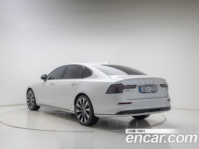 Volvo S90 B5 Ultra Dark - фото 1