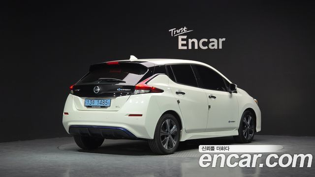 Nissan Leaf ZE1 EV SL - фото 1