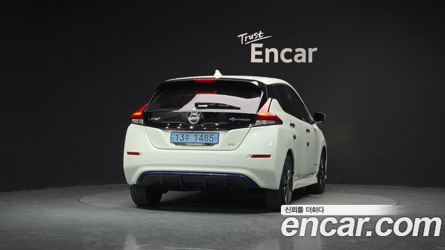 Nissan Leaf ZE1 EV SL - фото 3
