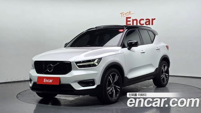Volvo XC40 B4 R-Design - фото 0