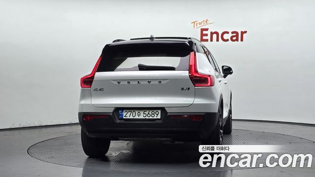 Volvo XC40 B4 R-Design - фото 3