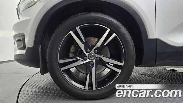 Volvo XC40 B4 R-Design - фото 4