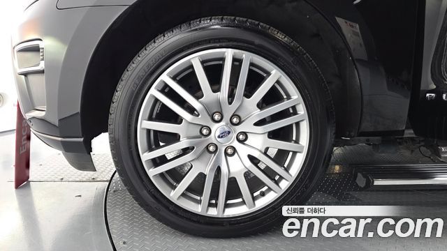 Ford Expedition Platinum 4WD 7Seater - фото 4