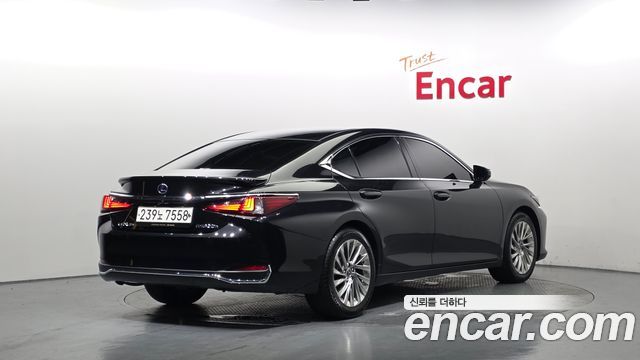 Lexus ES 300h 7-го поколения Luxury Plus - фото 1