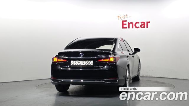 Lexus ES 300h 7-го поколения Luxury Plus - фото 3
