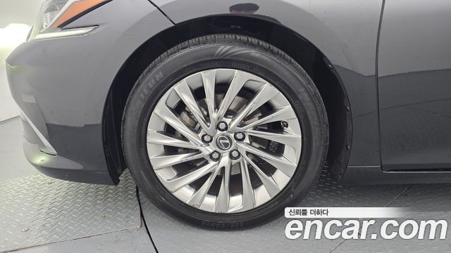 Lexus ES 300h 7-го поколения Luxury Plus - фото 4