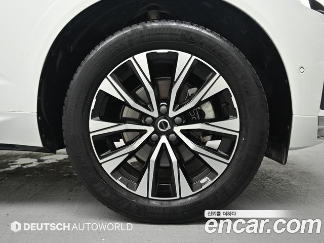 Volvo XC60 2-го поколения B5 Ultimate Bright - фото 4