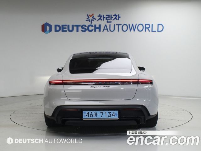 Porsche Taycan GTS - фото 3