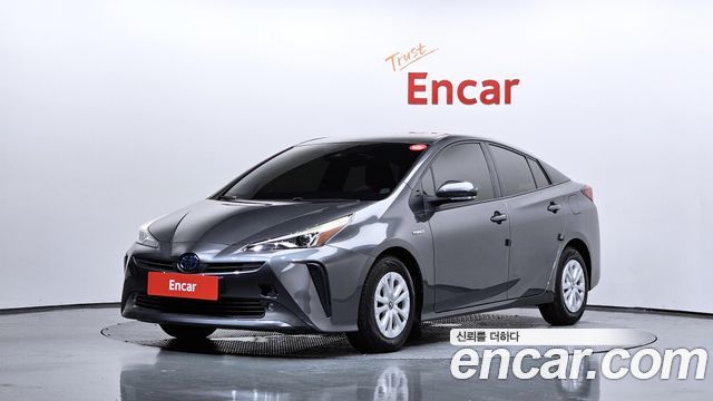 Toyota Prius 4-го поколения 1.8 - фото 0
