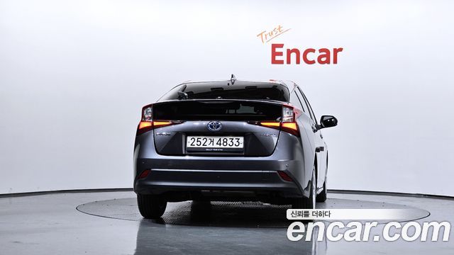 Toyota Prius 4-го поколения 1.8 - фото 3