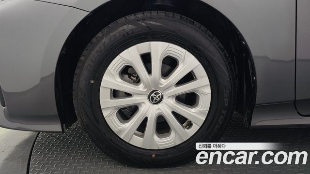 Toyota Prius 4-го поколения 1.8 - фото 4