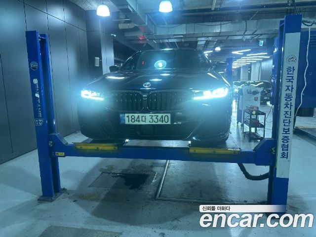 BMW 5-Series G30 520i M Sport - фото 0