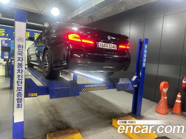 BMW 5-Series G30 520i M Sport - фото 1