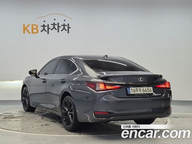 Lexus ES 7-го поколения F-Sport Design Package - фото 1