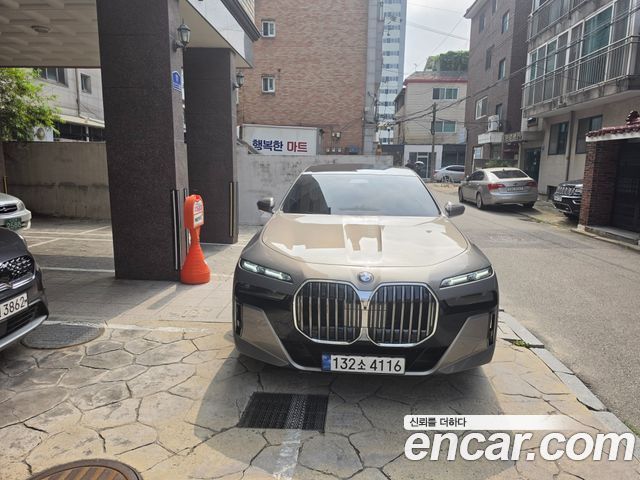 BMW 7-Series G70 740d xDrive M Sport - фото 0