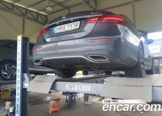 Mercedes-Benz E-Class W213 E220d 4MATIC AMG Line - фото 1