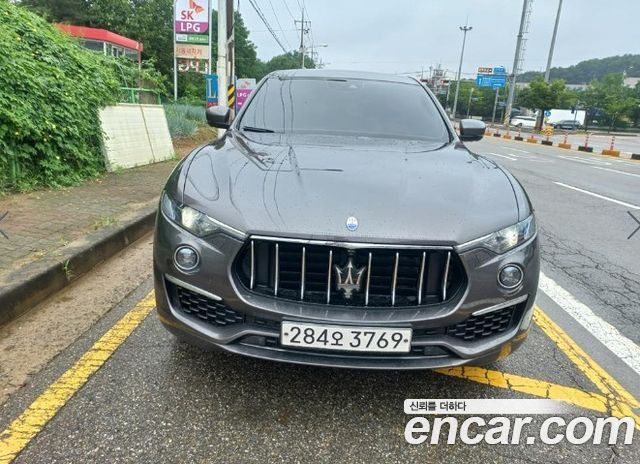 Maserati Levante 3.0 AWD GranLusso - фото 0