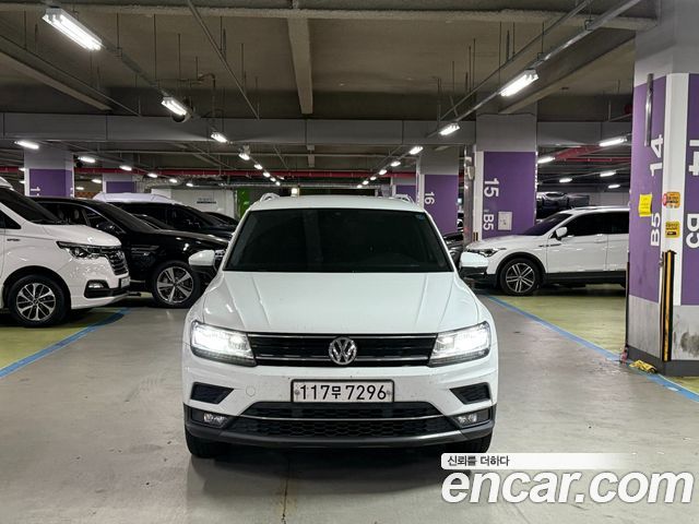 Volkswagen Tiguan 2-го поколения 2.0 TDI Premium - фото 0