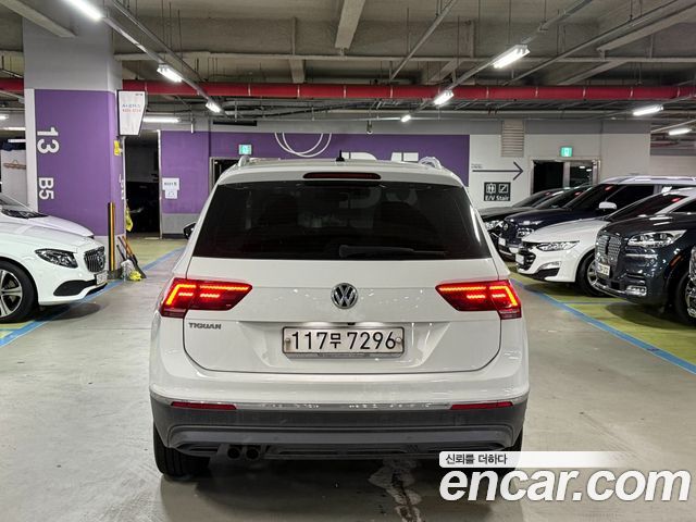 Volkswagen Tiguan 2-го поколения 2.0 TDI Premium - фото 1
