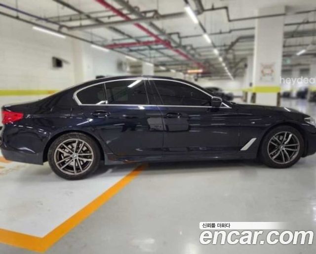 BMW 5-Series G30 520i M Sport - фото 3