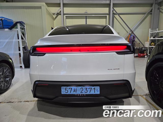 Tesla Model Y Long Range AWD - фото 3